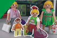 وتقدم  قناة عائلة عمر محتوى فيديوهات للأطفال وقصص عن طريق استخدام مجسمات لأشخاص على هيئة لعبة
