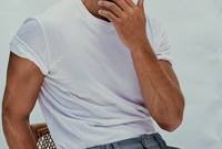  الممثل الأمريكي nyle dimarco، يبلغ 31 عام، تم ترشيحه في القائمة نفسها مرتين، وهو من ضعاف السمع 
