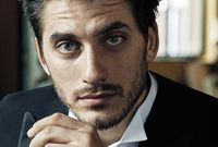  الممثل الإيطالي luca marinelli، يبلغ 36 عام، تم ترشيحه في هذه القائمة للمرة الأولى 

