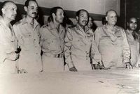 الفريق الشاذلي مع الرئيس أنور السادات وقادة حرب أكتوبر
