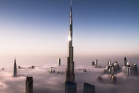 يعتبر برج خليفة أطول مدينة عمودية في العالم إذ يتواجد به 10 آلاف شخص بأي وقت موزعون على 180 طابق