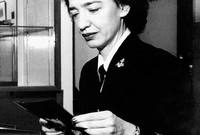 كُلفت غريس بعد التحاقها بالبحرية الأمريكية في الحرب العالمية الثانية، أن تعمل على إنتاج كمبيوتر جديد، وأُطلق عليه اسم «Mark»
