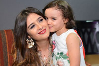 ياسمين عبدالعزيز مع ابنتها