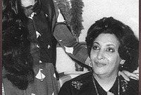 قدمتها والدتها لعالم الفن وعمرها 9 سنوات فقط وأنتجت لها مسلسل «المعجزة» عام 1973 أمام عمر الحريري وصلاح السعدني، وليلى طاهر، ويونس شلبي.