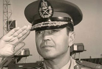 التحق بالكلية الحربية عام 1939 وكان أصغر طالب في دفعته ومؤسس وقائد أول فرقة سلاح مظلات في مصر 1954-1959
