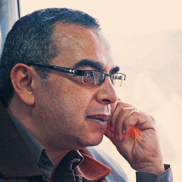 أحمد خالد توفيق، طبيب وكاتب مصري، ولد بمدينة طنطا في محافظة الغربية، 10 يونيو عام 1962. 
