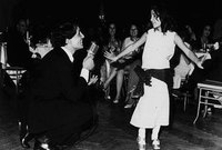 ترقص أمام عبد الحليم حافظ في عيد ميلاد شقيقها في بيروت 