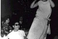 شريهان في حفل زفاف أخيها الراحل عمر خورشيد تقف على طاولة أم كلثوم وترقص على أنغام عبد الحليم حافظ