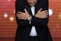 حصل محمود عبد العزيز على العديد من الجوائز السينمائية منها جائزة أحسن ممثل عن أفلام "الكيت كات" وجائزة أحسن ممثل عن فيلم "سوق المتعة" من مهرجان القاهرة السينمائي
