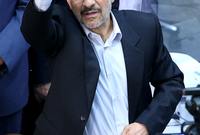 الرئيس الإيراني السابق أحمدي نجاد، تعرض عام 2013 للرشق بالحذاء خلال زيارته لمصر، حيث ضربه شاب سوري بالحذاء أثناء خروجه من مسجد الحسين
