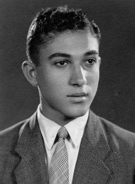 ولد في 2 يوليو 1936 بمحافظة قنا في صعيد مصر