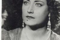 تزوجت المرة الثانية من المخرج أحمد بدرخان بعد أن تعرفت عليه أثناء تصوير فيلم انتصار الشباب عام 1941، ولكن زواجهما انهار سريعاً وانتهى بالطلاق
