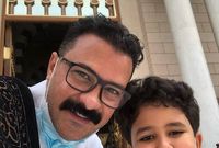محمد رجب مع ابنه