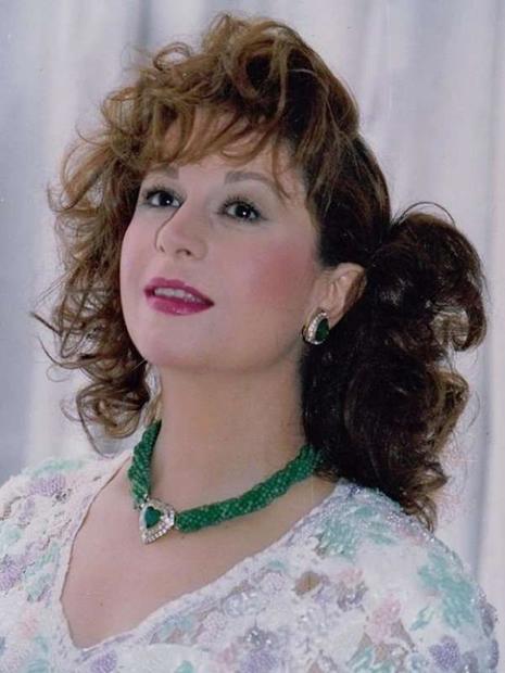 اسمها الحقيقي سمية يوسف أحمد الألفي، ولدت في 23 يوليو عام 1953 بمحافظة الشرقية 