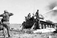 بدأ الإسرائيليون أولى محاولات إحداث الثغرة في 15 أكتوبر 1973 في منطقة الدرفرسوار بهجوم قوات شارون على منصات صواريخ الدفاع الجوي المصري لتقوم المدفعية المصرية برد الهجوم
