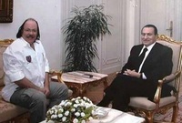 التقى الرئيس السابق حسني مبارك في جلسة خاصة بعد نجاح فيلم طباخ الرئيس، وهو ما أدى لتعميق علاقته وحبه لمبارك