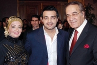 عمرو محمود ياسين مع والديه