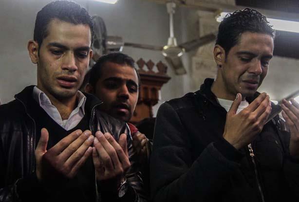 بالصور | دموع وانهيار في جنازة شهيد انفجار الهرم