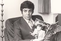 محمد سمير جلال صبري، الذي اشتهر فنيًا باسم والده وجده الأكبر وعرفه الجمهور باسم سمير صبري، واحد من أهم نجوم السبعينات، الذين قدموا تاريخًا فنيًا وإعلاميًا طويلًا ومتنوعًا 
