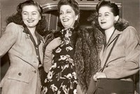 في يونيو عام 1946 سافرت الأميرة فتحية وعمرها حوالي 15 عاماً مع والدتها الملكة نازلي وشقيقتها فائقة في رحلة إلى أوروبا، لتلتقي برياض غالي الذي شغل منصب أمين للمحفوظات بالقنصلية المصرية بمارسيليا