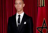 يشارك الأمير مولاي الحسن في الأنشطة السياسية وينوب عن والده منذ أن كان في الـ 13 من عمره