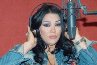 وفي العام نفسه.. اتهمها الملحن السعودي سراج عمر، بغناء أغنية «مقادير»، للراحل طلال مداح، وضمّها لألبوم لها، وأقام ضدها دعوى قضائية