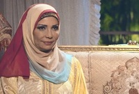 عقب زلزال 92.. ارتدت الحجاب لكنها خلعته بعد عامين، قالت إنها لا تعرف الكثير عن أمور الدين