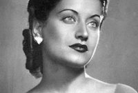 أسمهان، توفيت في حادث سيارة في يوليو عام 1944 عن عمر 27 عام بعد سقوط السيارة في ترعة الساحل بالدقهلية أثناء سفرها إلى رأس البر بدمياط 



