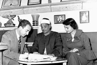 لم تكن نعيمة عاكف موفقة في حياتها الزوجية حيث انفصلا في عام 1958 بعد أن أخرج لها 15 فيلماً بسبب سفرياتها المتعددة فكان حسين فوزي شديد الغيرة عليها