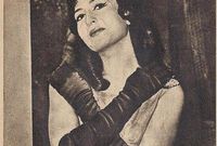 قدمت أول أدوارها التمثيلية عندما اختارها المخرج حسين فوزي لتشارك في بطولة فيلمه "العيش والملح" عام 1949