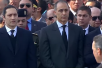 انهار عمر حفيد الرئيس الراحل مبارك أثناء إقامة مراسم الجنازة 