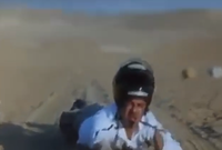 فيلم «بوحة» في مشهد سقوطه من على الحصان وزحفه على الأرض ويجره الحصان، لكن هناك أثار عجلات السيارة كانت ظاهرة جداً على الرمال