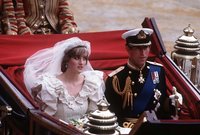  في 29 يوليو 1981 تزوجت الأميرة ديانا من الأمير تشارلز وهو وريث عرش بريطانيا في ذلك الوقت، واعتبره البعض زفاف القرن