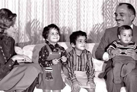 تقلدت الملكة علياء القلادةَ الهاشمية من جلالة الملك الحسين عام 1973، ومُنحت رتبة عقيد فخرية في القوات المسلحة الأردنية بتاريخ 23 مايو 1973، وكانت تهوى الرياضة المائية والتنس والموسيقى والمطالعة
