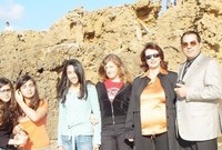صورة مسربة لعائلة بن علي هو وزوجته وبعض بناته
