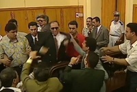 كما شكل مرتضى منصور جبهة ضده باعتبار أن ما فعله خيانة، وصل الأمر للاشتباك بالأيدي في قاعة المحكمة 