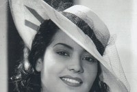 شاركت في أول عمل فني لها عام 1942 في فيلم ممنوع الحب مع محمد عبد الوهاب
