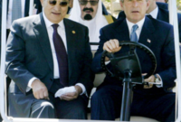 مع الرئيس المصري السابق حسني مبارك ومع الرئيس الأمريكي السابق جورج بوش