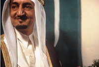 الملك فيصل بن عبد العزيز آل سعود 1906-1975 

تم اغتيال ملك السعودية عام 1975 عقب إطلاق النار عليه من قبل ابن أخيه في مكتبه بالديوان الملكي 