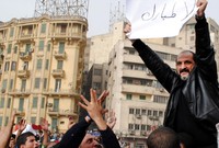 خالد الصاوي يرفع لافتة "لا لمبارك" 