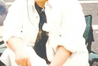 توفيت سعاد حسني سنة 2001 اثر سقوطها من شرفة منزلها في لندن في أحداث غامضة مازالت تطرح التساؤلات حتى الآن 