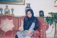 ميرنا المهندس
ارتدت الحجاب وأعلنت اعتزالها عام 2002  
