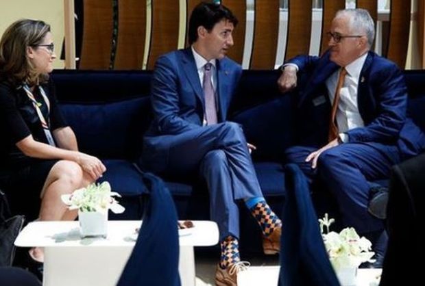 يشتهر رئيس الوزراء الكندي جاستن ترودو بارتدائه للجوارب الغريبة والتي قد تبدو مضحكة أو ملفتة لنظر البعض