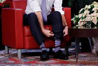 الجوارب الغريبة التي يرتديها ترودو تقوم بإنتاجها شركة أمريكية تدعى John’s Crazy Socks والمختصة بإنتاج الجوارب بتصميمات غريبة وجنونية وهو ما يتضح من اسمها 
