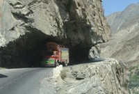يربط الطريق بين العاصمة الباكستانية إسلام آباد ومدينة كاشغر بغرب الصين
