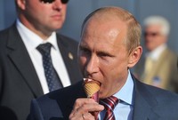 الرئيس الروسي فلاديمير بوتين يشجع فريق زينت المحلي 