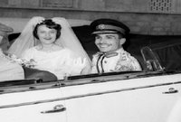 صور زفاف الملك حسين بن طلال والأميرة منى الحسين أو انطوانيت غاردنر وهي ابنة الضابط البريطاني والتر برسي غاردنر الذي كان قد سبق له أن خدم في بعثة التدريب البريطاني في الأردن