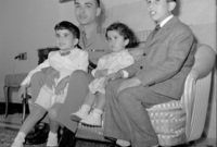 الملك حسين مع أخيه الأمير محمد بن طلال والحسن بن طلال والأميرة بسمة بنت طلال