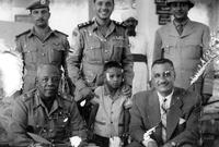 العقيد الشاذلي مع الرئيس جمال عبد الناصر خلال زيارته للسودان في 23 نوفمبر 1960 وفي الصورة الرئيس السوداني إبراهيم عبود

