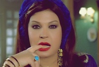 اعترفت الفنانة فيفي عبده في برنامج "أنا والعسل" أنها أجرت عملية تجميل تدعى "رقبة نفرتيتي" لتصبح رقبتها شبه رقبة الملكة الفرعونية